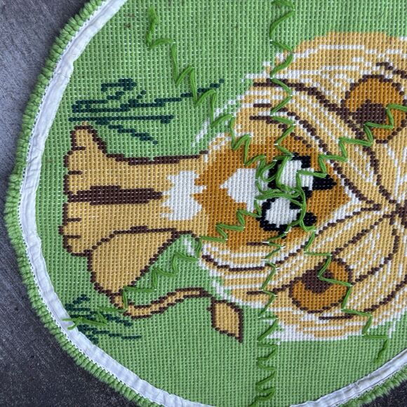 Vintage 60s 70s Bucilla Latch Hook Rug Canvas Daisy Lion 32” Round MOD Novelty - Picture 9 of 9